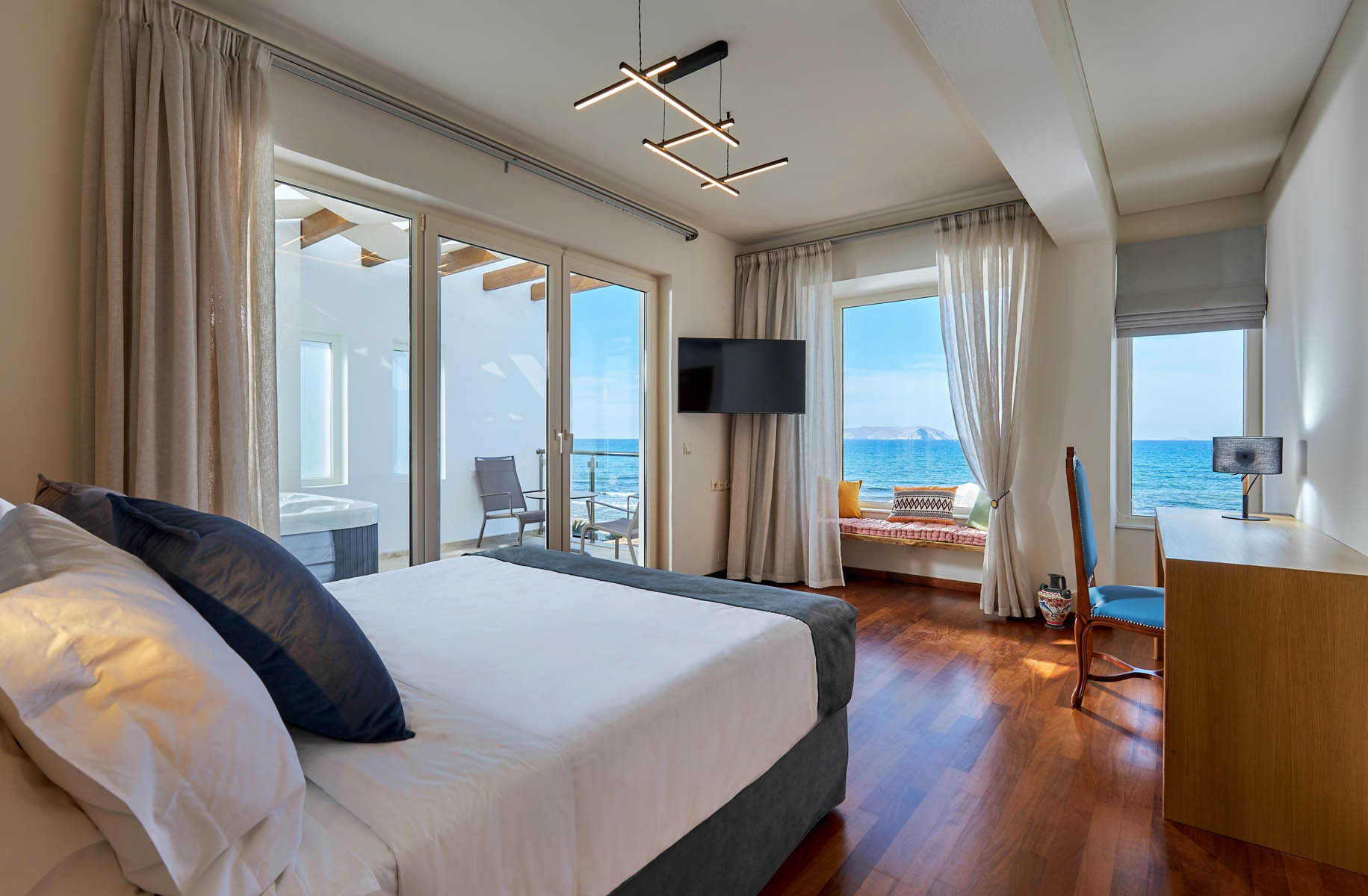The Queen Suite - Volta Villa Rodo