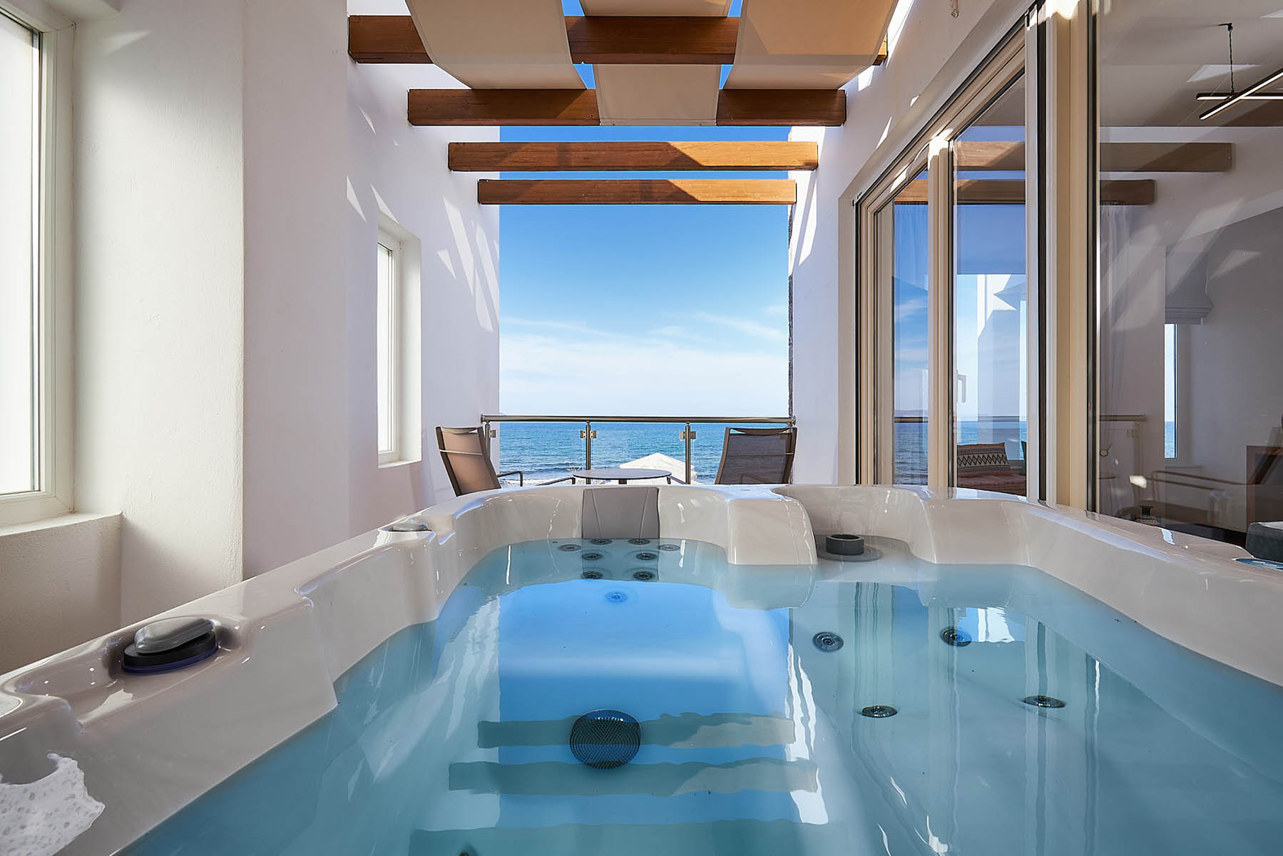 The Queen Suite - Volta Villa Rodo